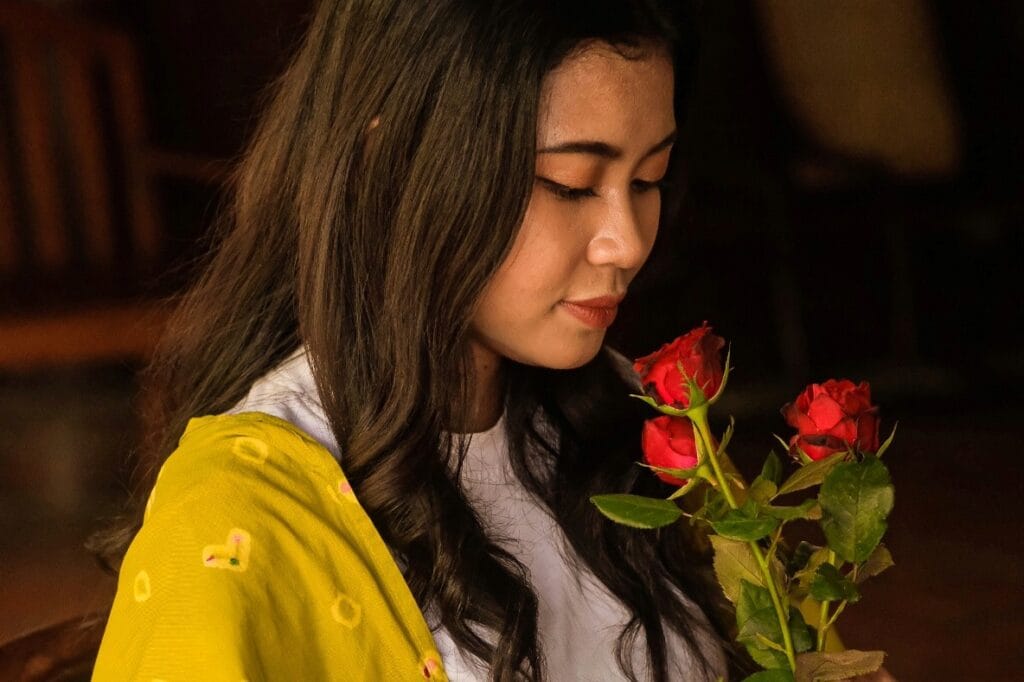 ngedate anti-mainstream