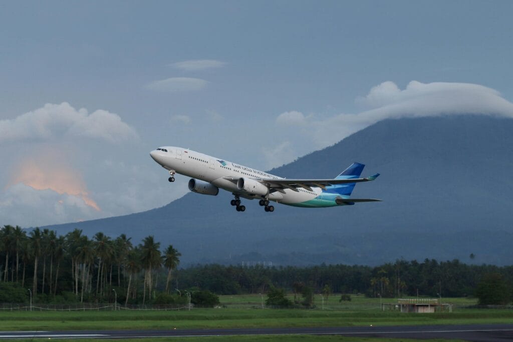 Tips Traveling Nyaman di Pesawat