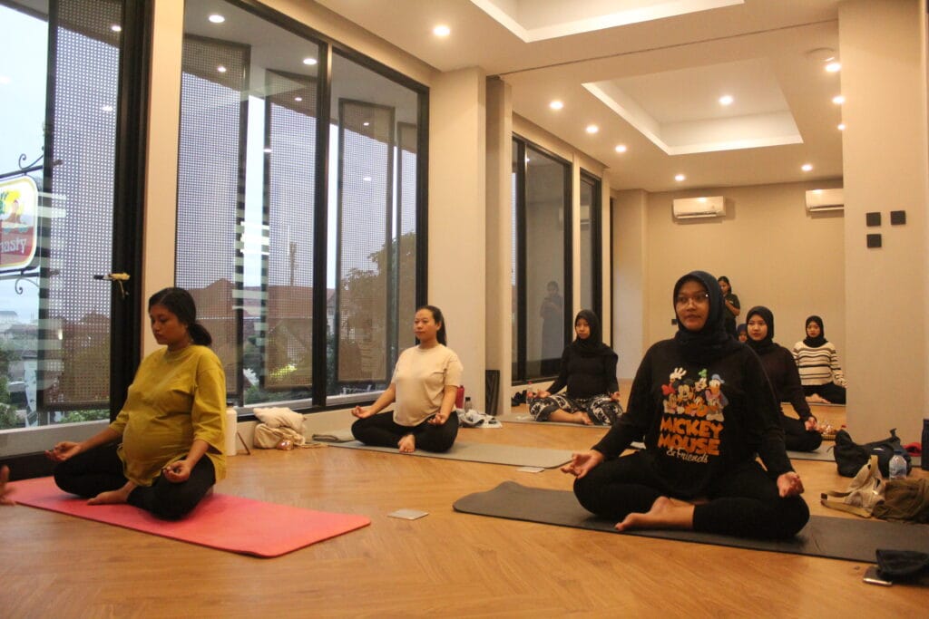 Yoga hamil di Jogja