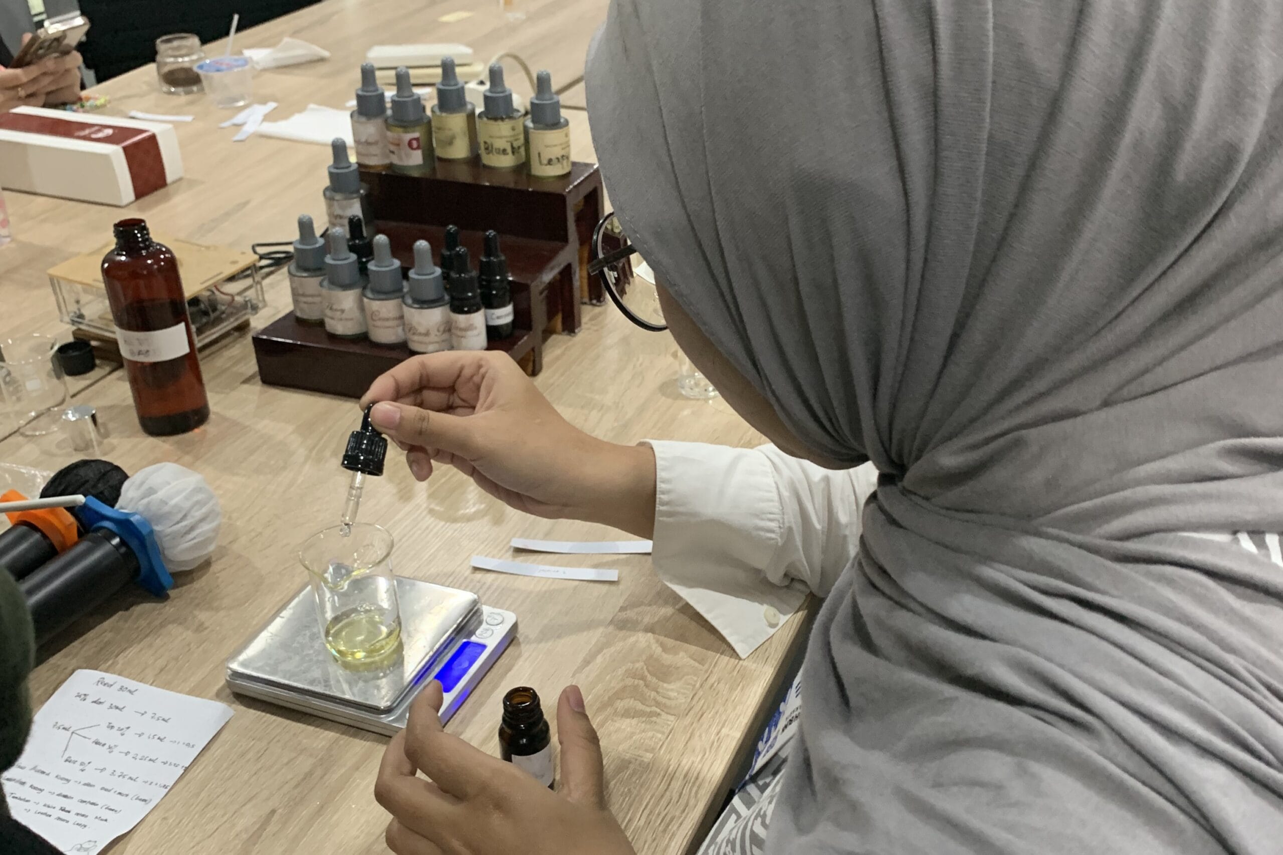 membuat pengharum ruangan