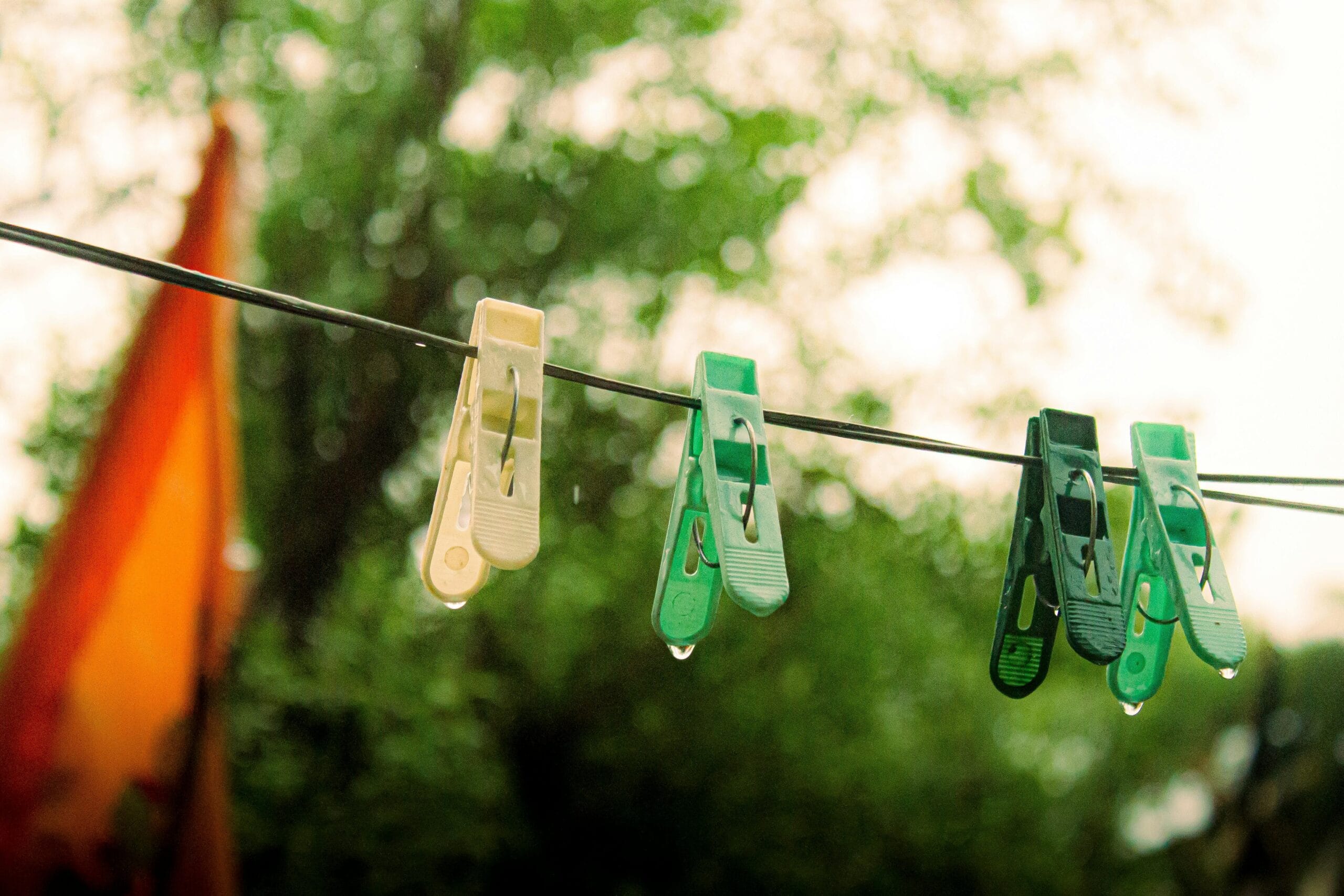 baju bau apek saat musim hujan